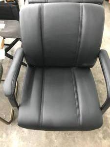 lot 100 image: BLACK OFFICE CHAIR