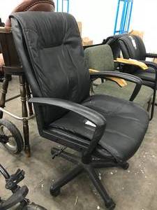 lot 102 image: OFFICE CHAIR