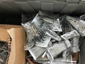lot 115 image: LARGE TOTE OF KEY BLANKS
