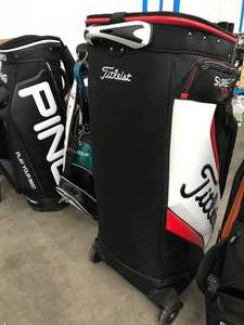 lot 84 image: USED GOLF CLUB BAG