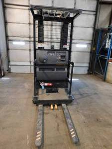 lot 3 image: 2016 Crown SP3510-30 Order Picker