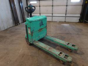 lot 8 image: 2017 Mitsubishi PW23 Electric Pallet Jack