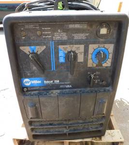 lot 4 image: Miller Bobcat 250 WelderGeneratorCharger