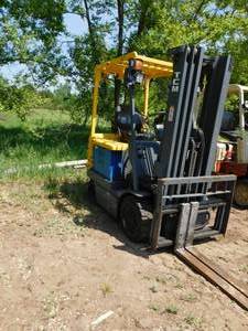 lot 14 image: TCM FCB25 Electric Forklift