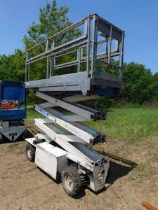 lot 20 image: Marklift J19EP Scissor Lift - FOR PARTS or REPAIR