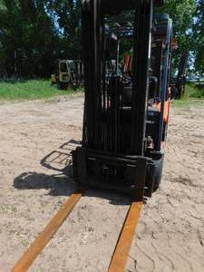lot 21 image: 2008 Toyota Electric Forklift - FOR PARTS or REPAIR