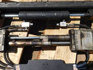 lot 51 image: Cascade Class III Sequential Side Shift  Fork Positioner