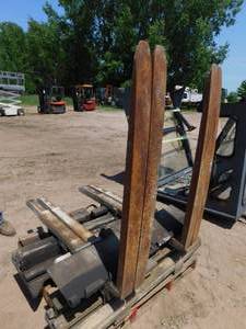 lot 54 image: Cascade Single  Double Forklift Attachment