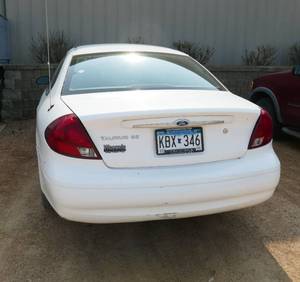 lot 1 image: 2003 Ford Taurus - 171,398 miles - 3.0 V6
