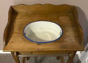 lot 81 image: Vintage Washstand