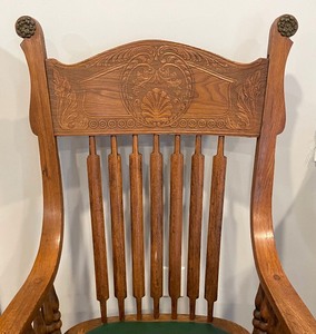 lot 102 image: Charming Vintage Wooden Chair