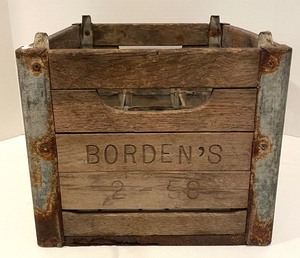 lot 120 image: Vintage Bordens Crate with Inner Dividers
