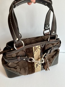 lot 72 image: Coach Handbag