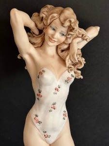 lot 25 image: Armani Giuseppe Miss Miami Figurine No. 1786