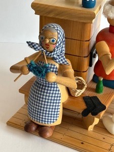 lot 38 image: German Erzbebirge Smoker Figurine