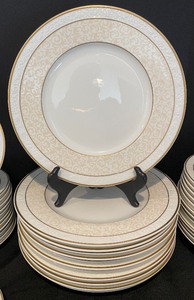 lot 140 image: Villeroy & Boch Chateau Collection Ivoire China Service for 12