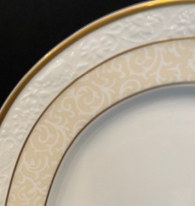 lot 141 image: Villeroy & Boch Chateau Collection Ivoire Serving Pieces