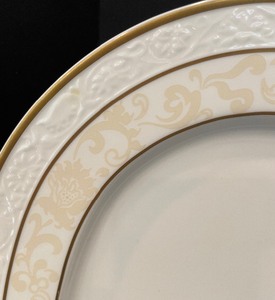 lot 142 image: Villeroy & Boch Chateau Collection Ivoire Serving Pieces
