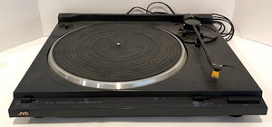 lot 256 image: Vintage JVC Turntable