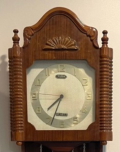 lot 262 image: Vintage Turkish Velis Quartz Clock