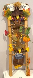 lot 268 image: Festive Halloween and Thanksgiving Decor