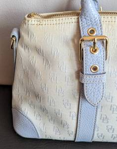 lot 161 image: Cream and Blue Dooney and Bourke Handbag