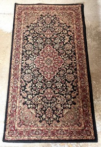 lot 359 image: Lovely Elegant Rug