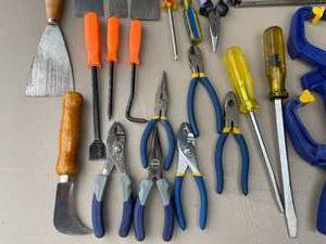 lot 395 image: Hand Tool Lot