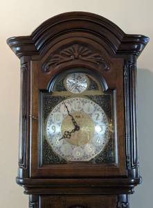 lot 36 image: Ridgeway Mahogany Grandfather Clock