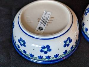 lot 194 image: Boleslawiec Polish Pottery Bowl Set