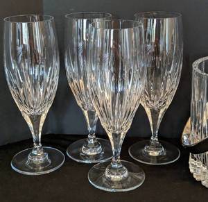 lot 200 image: Mikasa Arctic Lights Crystal Glassware