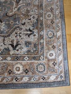 lot 208 image: Decorative Area Rug