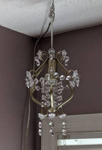 lot 220 image: Adorable Small Hanging Chandelier Lamp