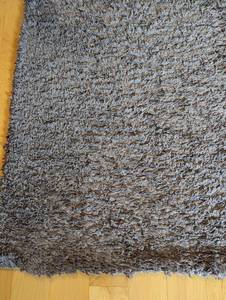 lot 432 image: Grey Shag Accent Rug