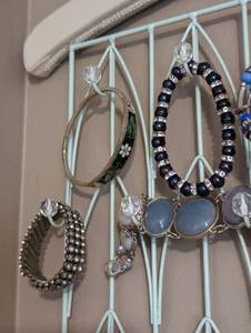 lot 436 image: Assorted Womens Bracelets