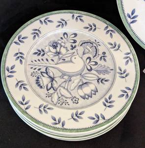 lot 16 image: Villeroy and Boch Switch 3 Cordoba Dish Set