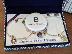 lot 489 image: Giani Bernini Purse and Bracelet Set