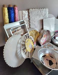 lot 418 image: Cake Decorators Dream including Wilton Products
