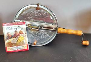 lot 420 image: Whiley Pop Popper & Accessories