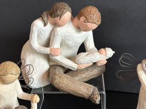 lot 61 image: (5) Willow Tree Figurines
