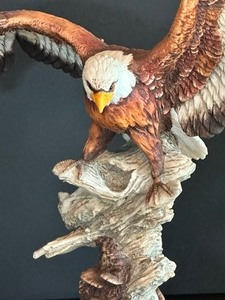 lot 27 image: Armani Giuseppe Eagle on a Branch Figurine