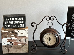 lot 70 image: Lovely Home Decor Items