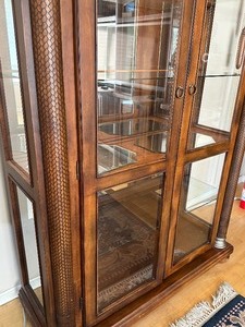 lot 21 image: Beautiful Double Glass Door Display Cabinet