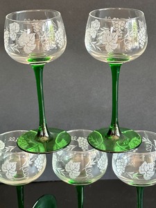 lot 79A image: Set of 8 Emerald Green Etched Wine Glasses - Traditional German Wine Glasses