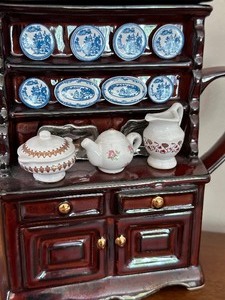lot 80A image: Swineside Teapottery Decorative Teapot