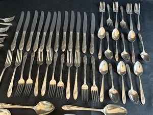 lot 82A image: Oneida Community Tudor Plate Flatware Set
