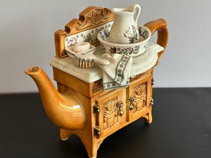 lot 86A image: Portmeirion Teapot