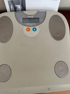 lot 463 image: Tanita TBF-621 Body Fat Scale