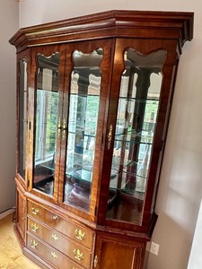 lot 29A image: Large Thomasville Display Cabinet