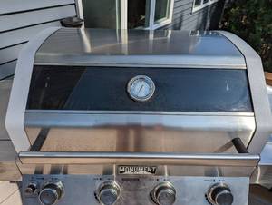 lot 32 image: Monument Clearview Propane Grill